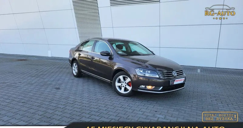 lubelskie Volkswagen Passat cena 33900 przebieg: 240000, rok produkcji 2011 z Skawina